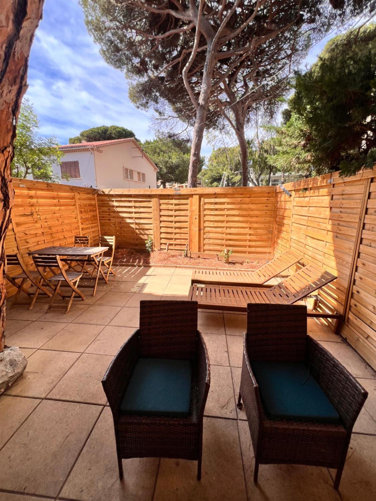 Sympathique Studio En Rez De Jardin Dans Residence 耶尔 外观 照片