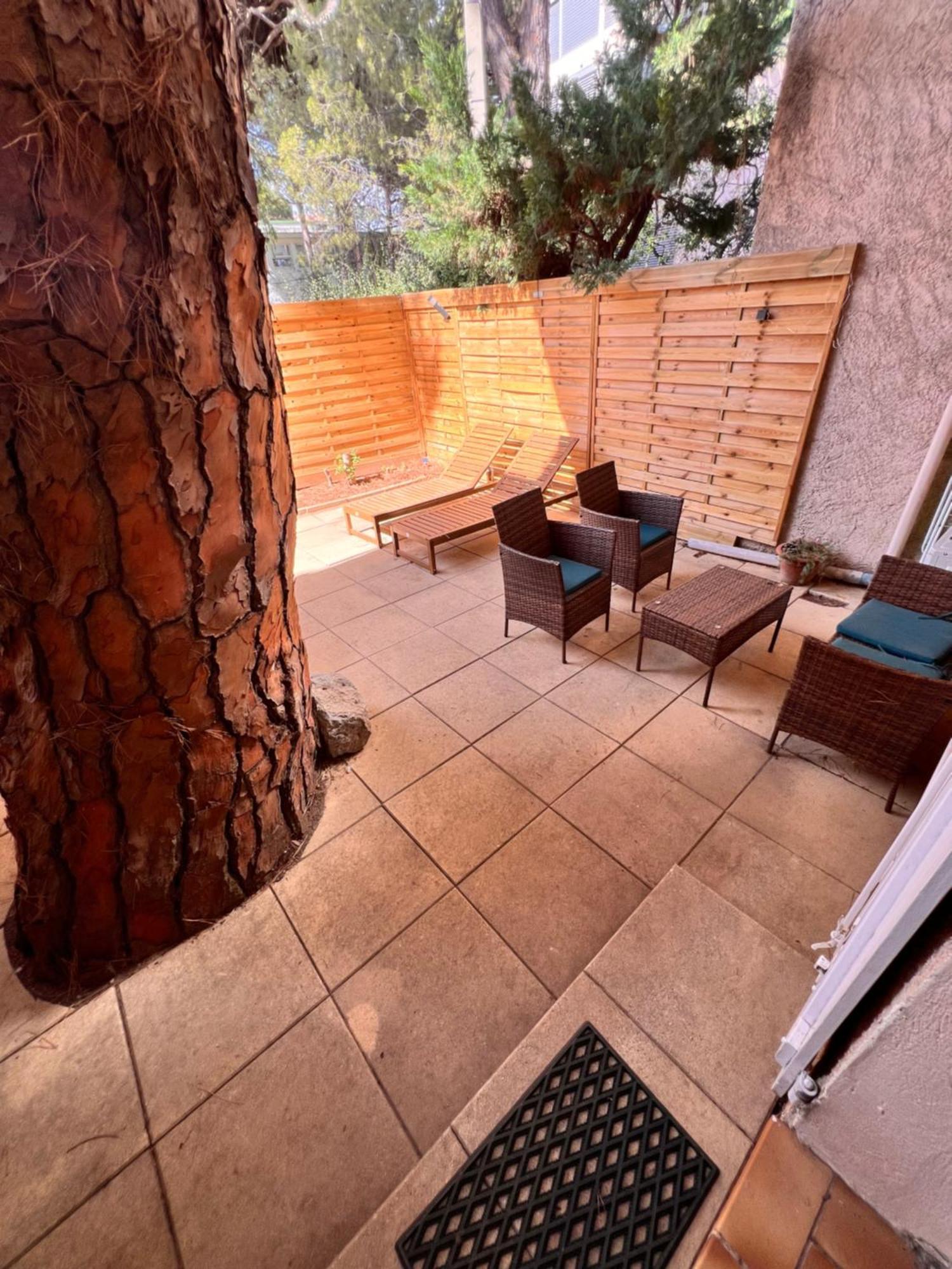Sympathique Studio En Rez De Jardin Dans Residence 耶尔 外观 照片